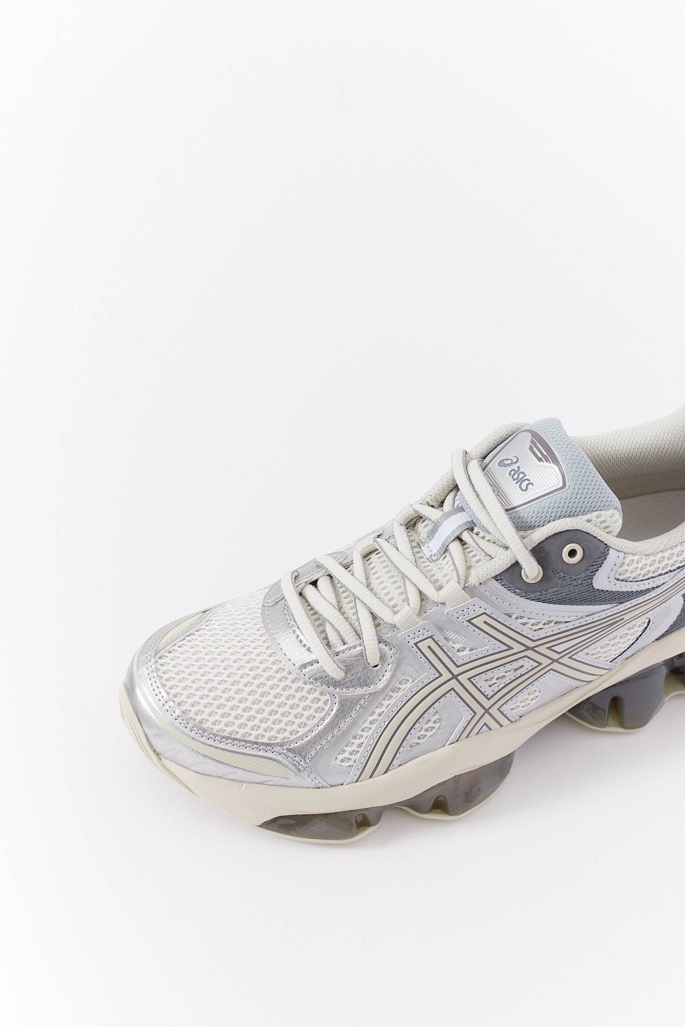 ASICS WHITE LIGHT DUST GEL QUANTUM KINETIC SNEAKERS