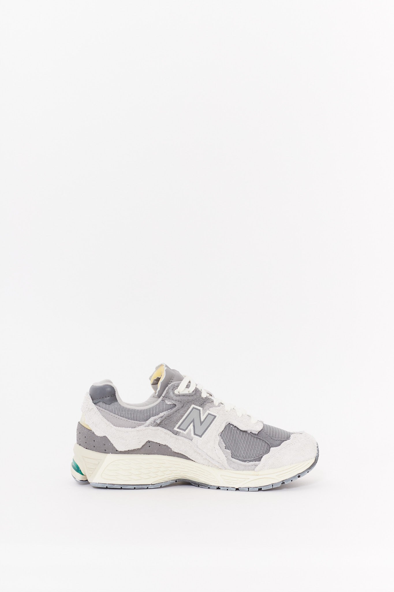 NEW BALANCE RAIN CLOUD 2002R SNEAKERS