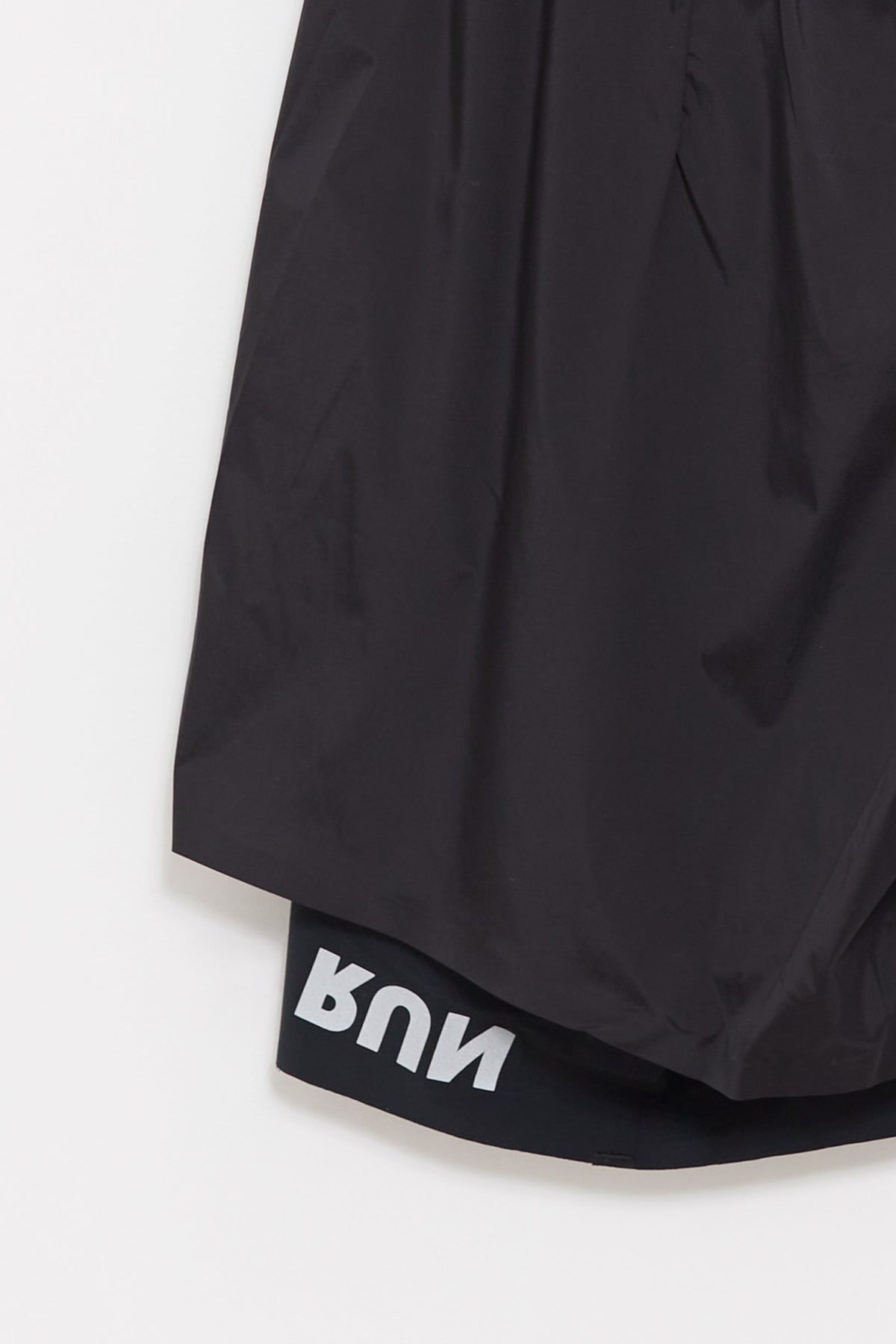 SATISFY BLACK TECHSILK 8 SHORTS