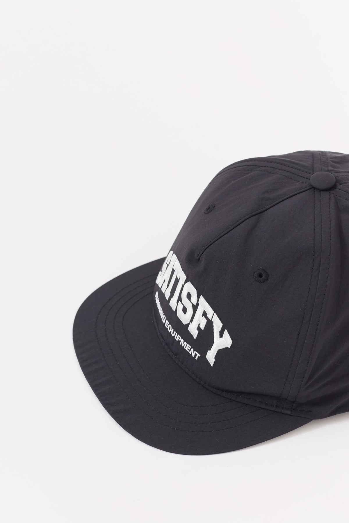 SATISFY BLACK FLITESILK 5 PANEL PINCH CAP