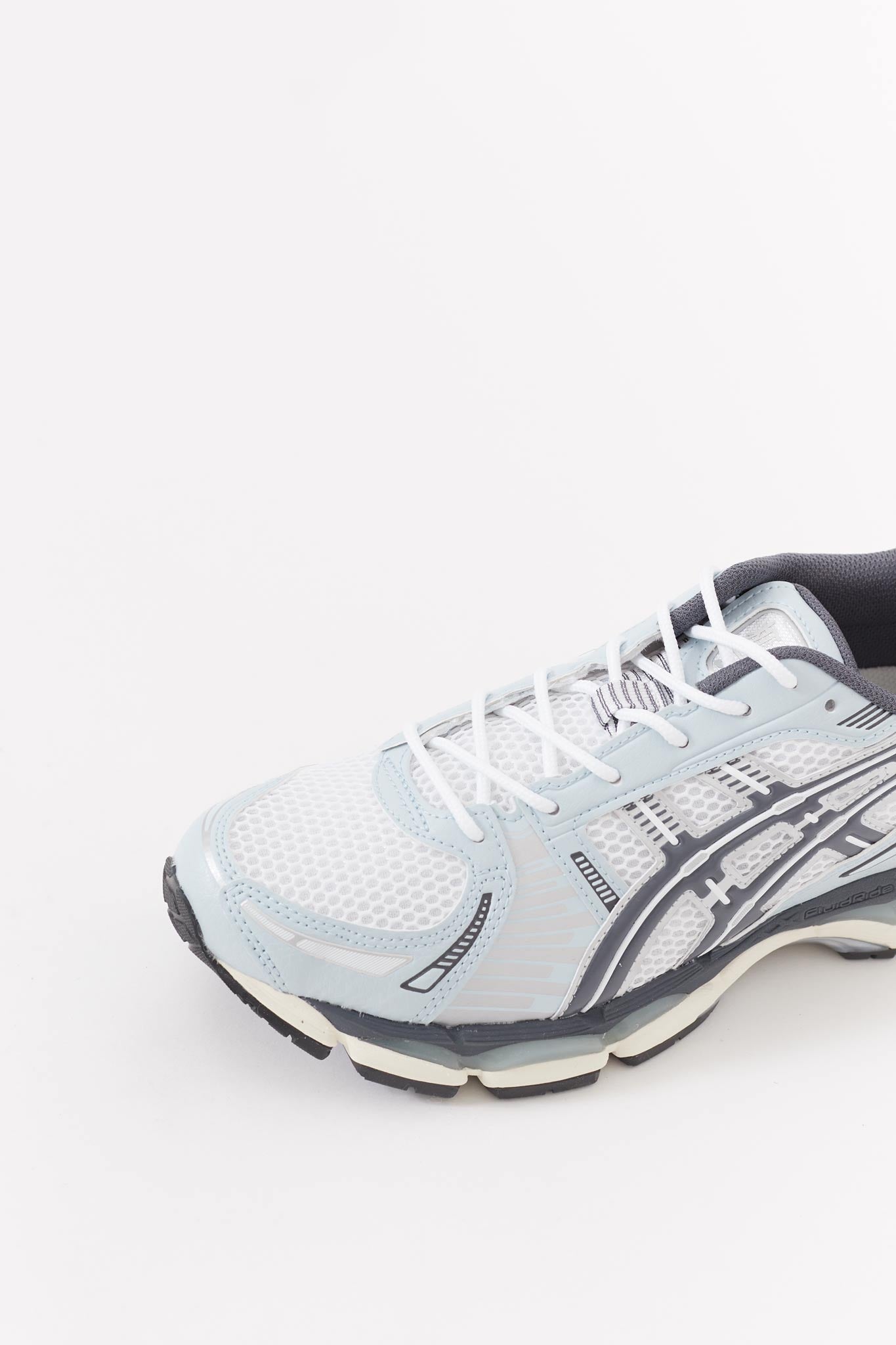 ASICS WHITE CARRIER GREY GEL KAYANO 121 SNEAKERS
