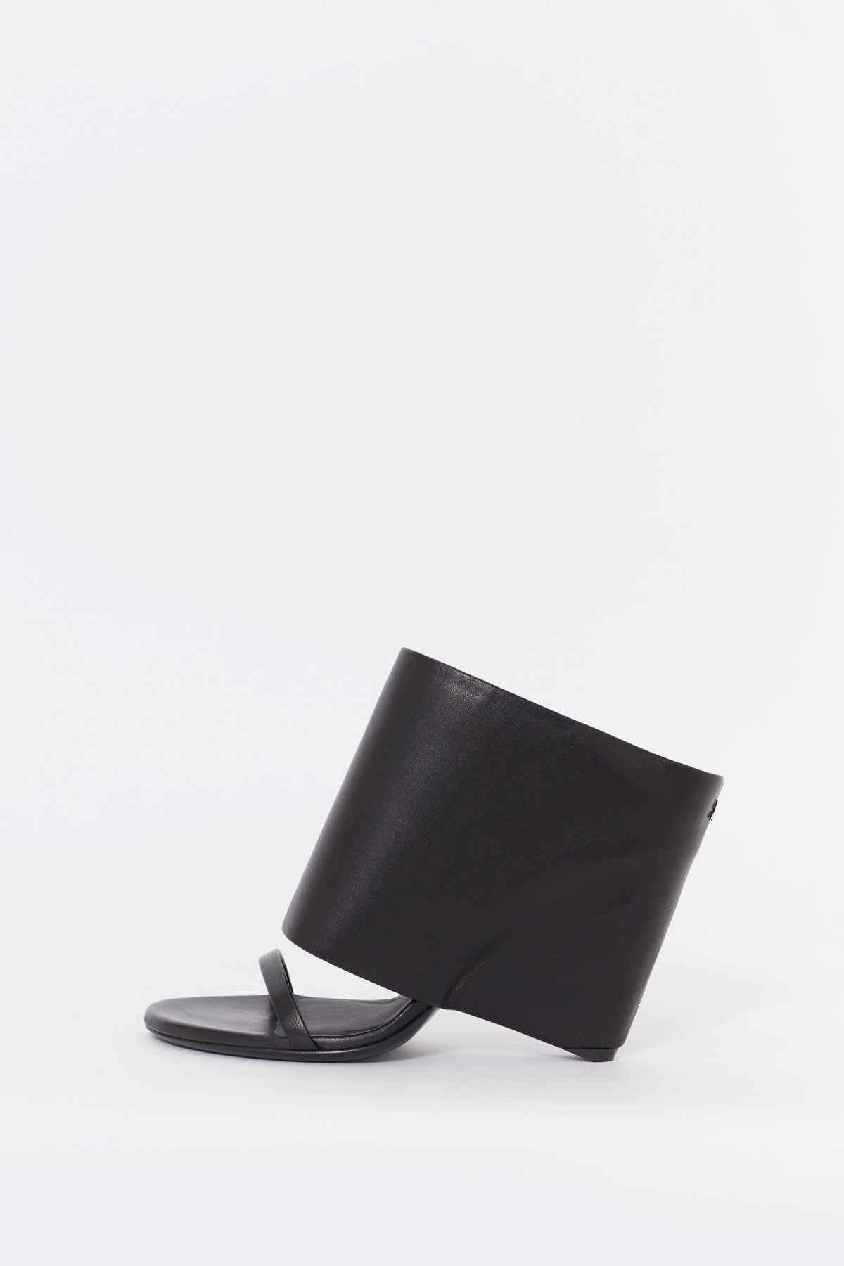 COURREGES BLACK OBLIQUE WEDGED LEATHER SANDALS IAMNUE