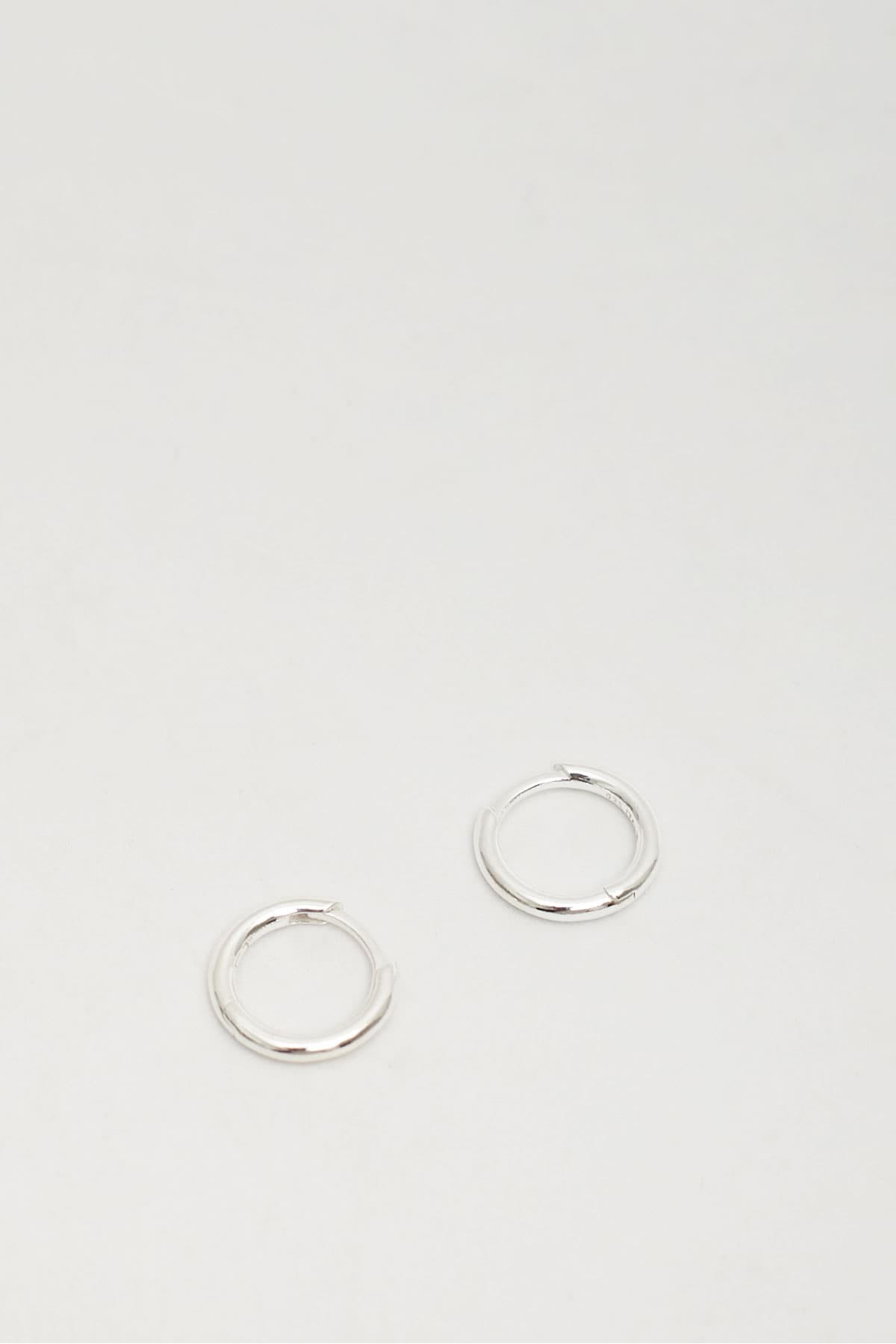 HATTON LABS STERLING SILVER SMALL ROUND HOOP EARRINGS IAMNUE
