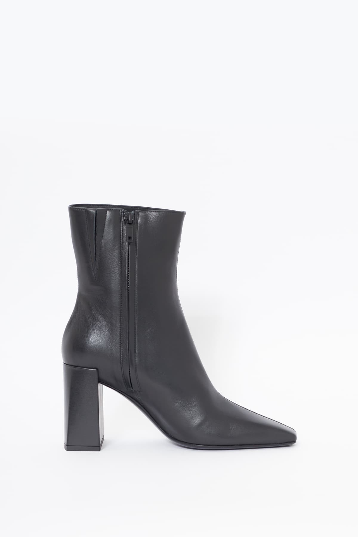 COURREGES BLACK HERITAGE ANKLE BOOTS IAMNUE