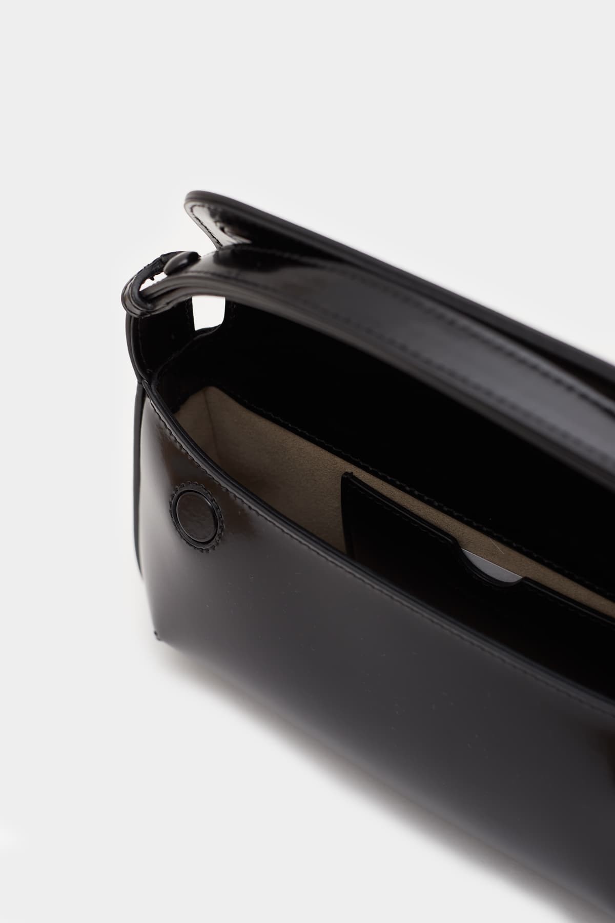 COURREGES BLACK SLEEK LEATHER BAG IAMNUE