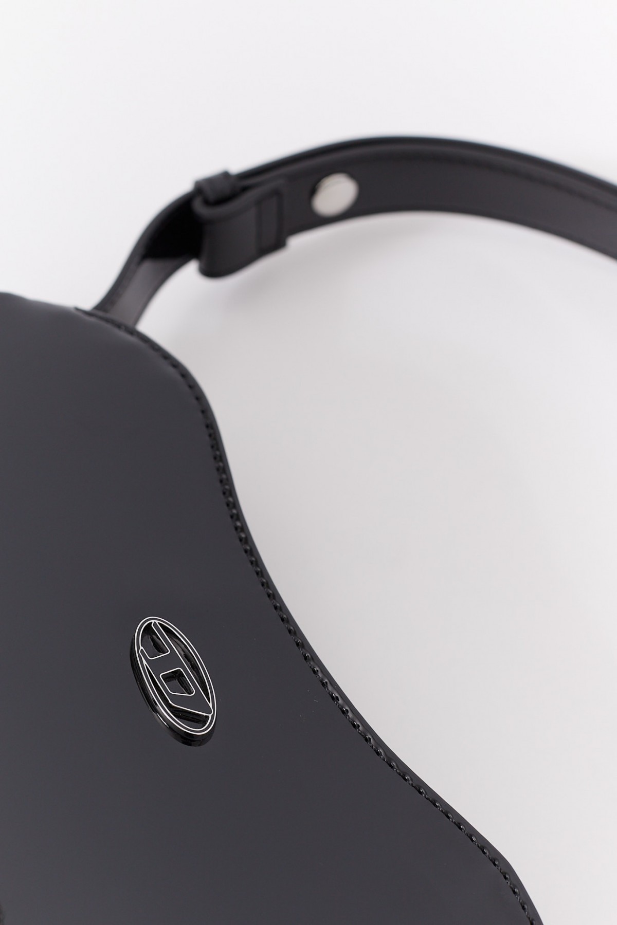 DIESEL BLACK PLAY SHOULDER BAG IAMNUE