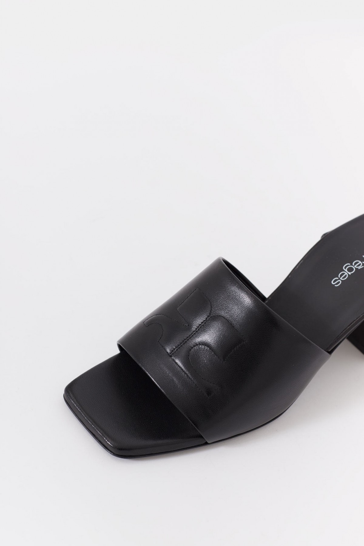 COURREGES BLACK HERITAGE SHADOW SANDALS IAMNUE