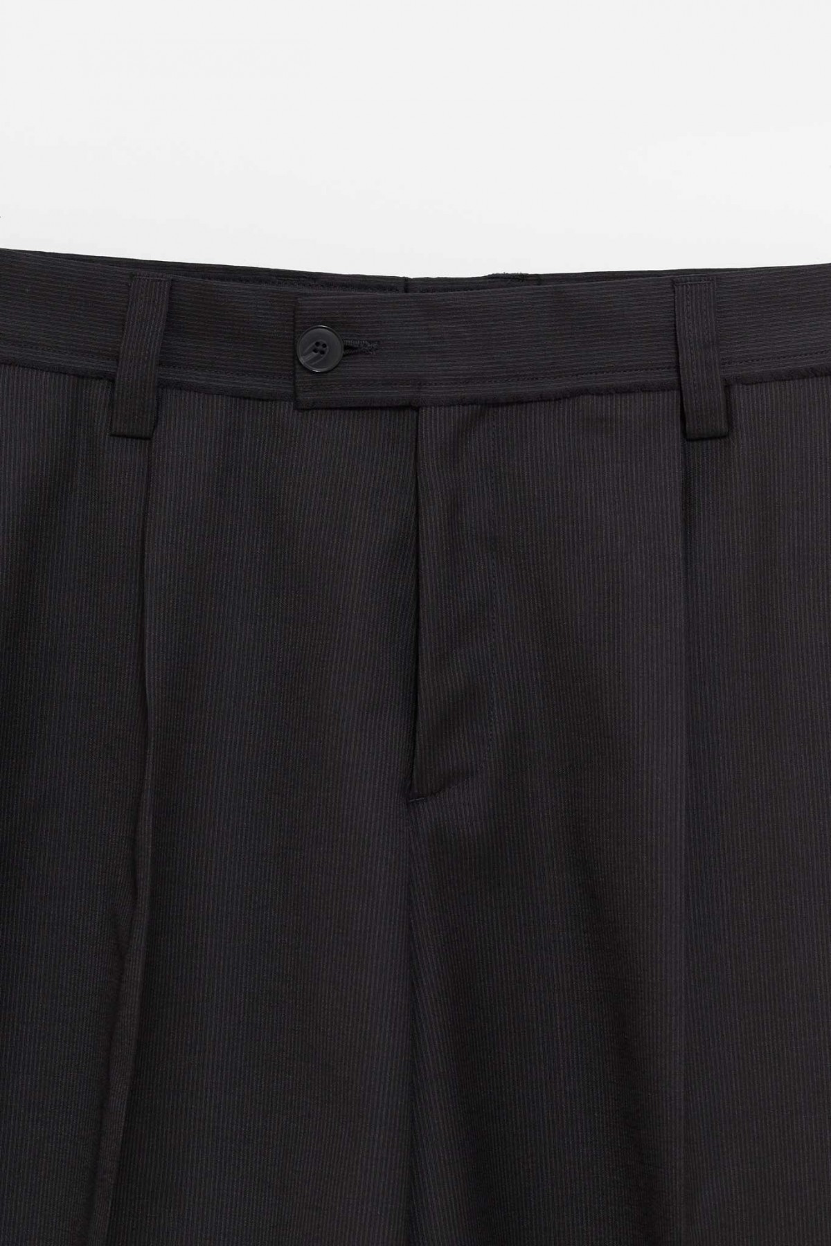 MFPEN FINE BLACK STRIPE CLASSIC SHORTS IAMNUE