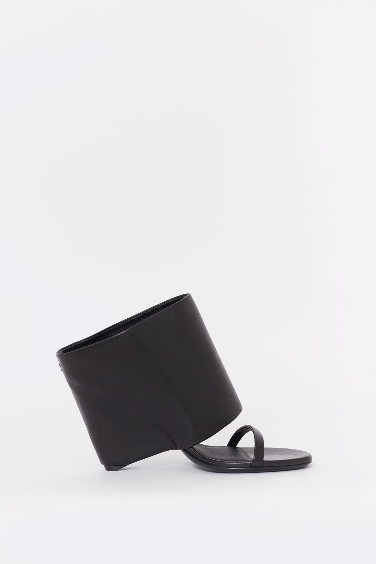 COURREGES BLACK OBLIQUE WEDGED LEATHER SANDALS IAMNUE