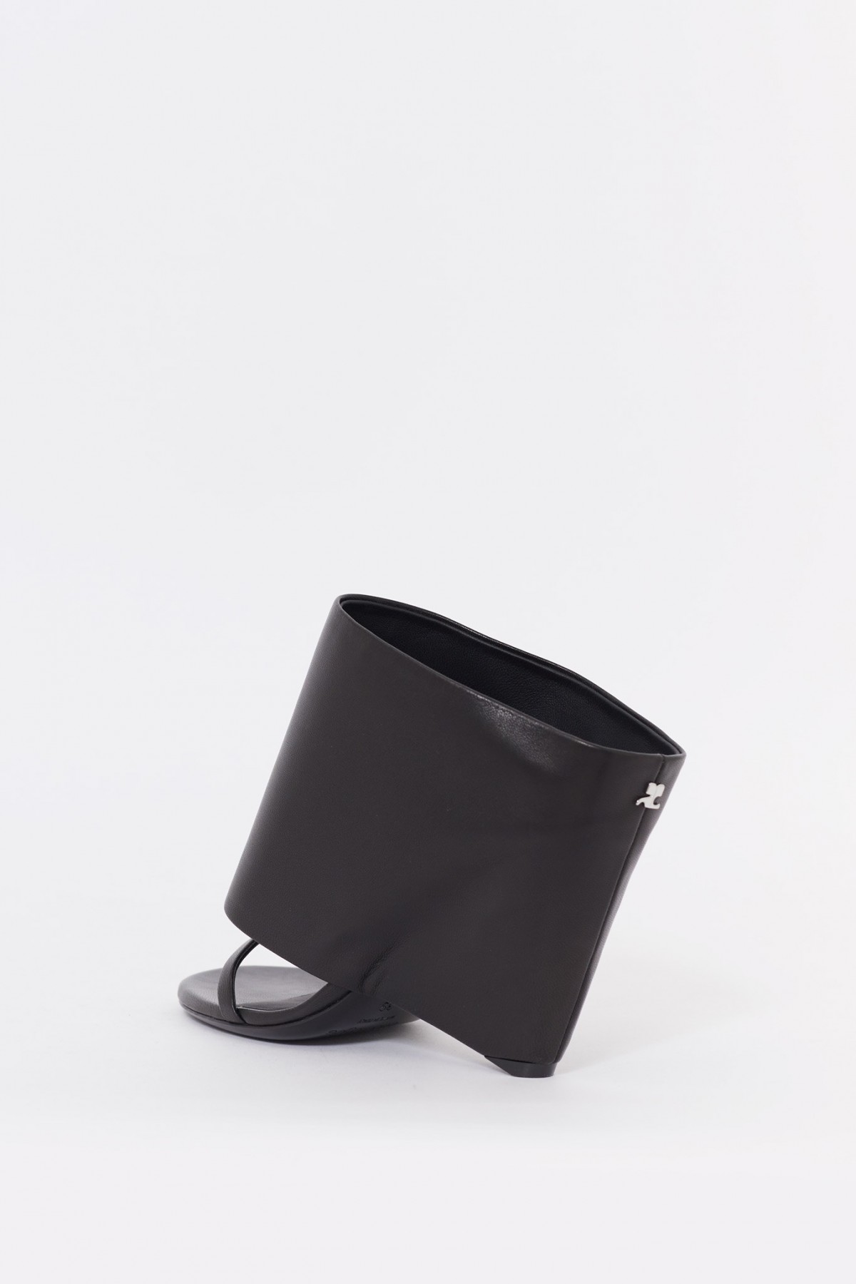 COURREGES BLACK OBLIQUE WEDGED LEATHER SANDALS IAMNUE