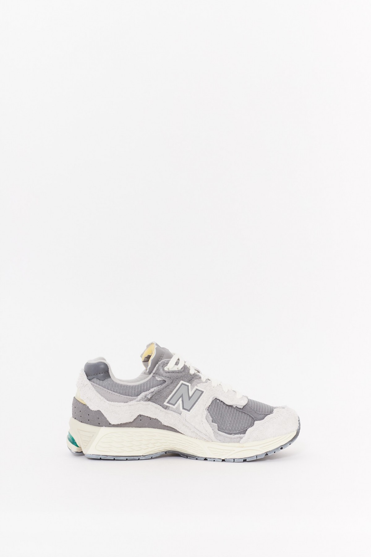 NEW BALANCE RAIN CLOUD 2002R SNEAKERS IAMNUE