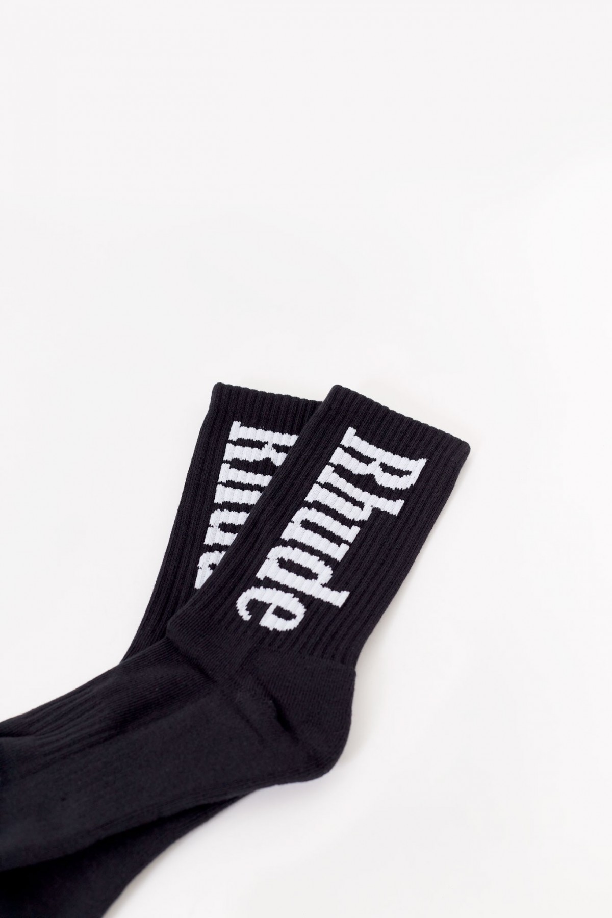 RHUDE BLACK VERTICAL LOGO SOCKS IAMNUE