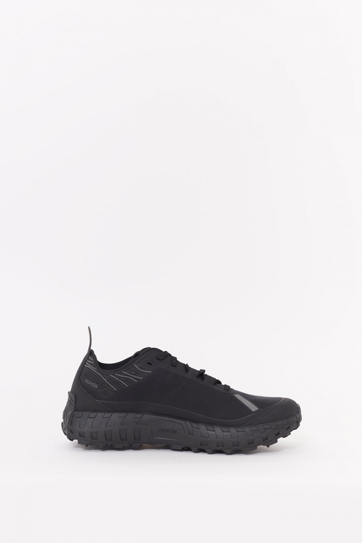 NORDA STEALTH BLACK 001A SNEAKERS IAMNUE