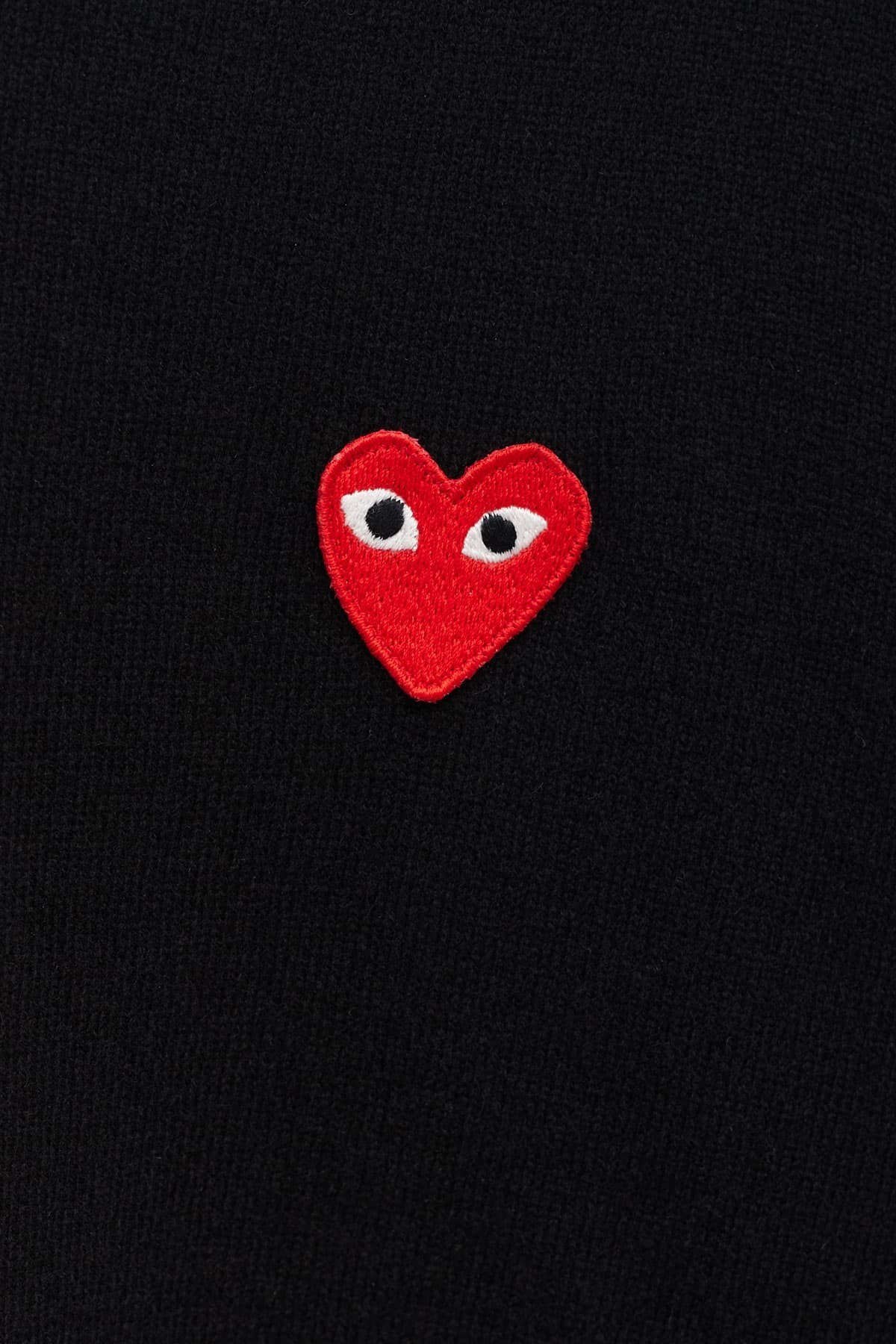 COMME DES GARCONS PLAY BLACK SWEATER IAMNUE