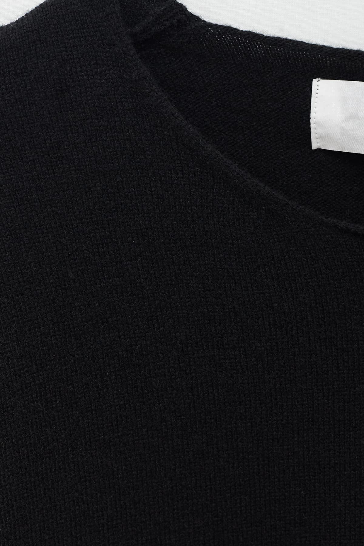 COMME DES GARCONS PLAY BLACK SWEATER IAMNUE