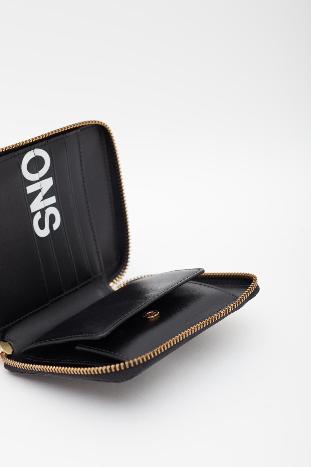 COMME DES GARCONS BLACK HUGE LOGO WALLET IAMNUE