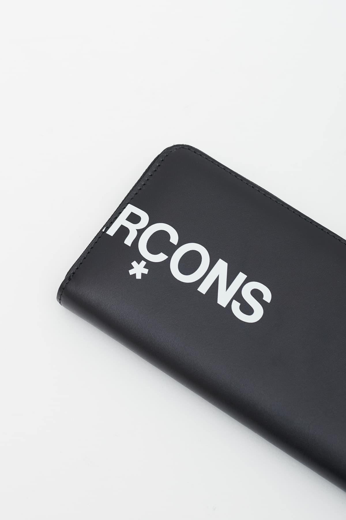 COMME DES GARCONS BLACK HUGE LOGO WALLET IAMNUE