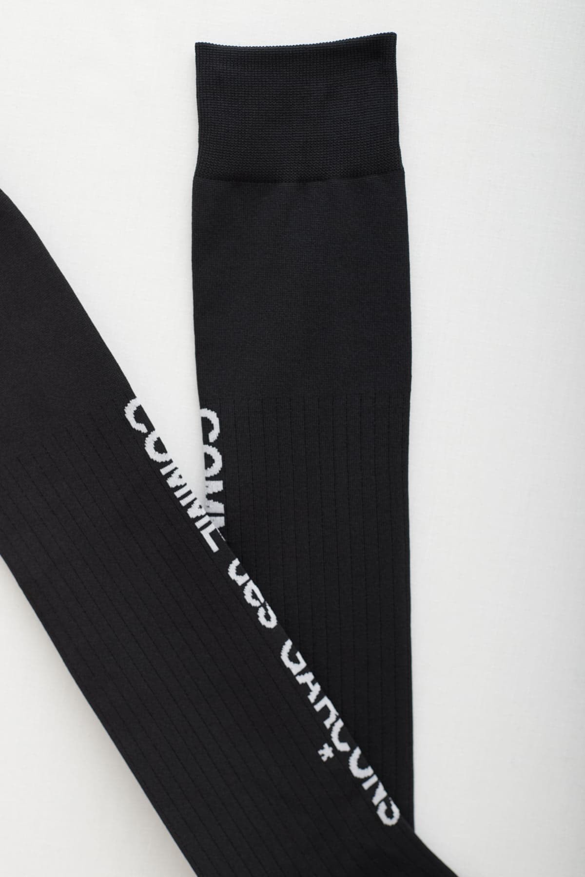 COMME DES GARCONS HOMME PLUS BLACK LOGO LONG SOCKS IAMNUE