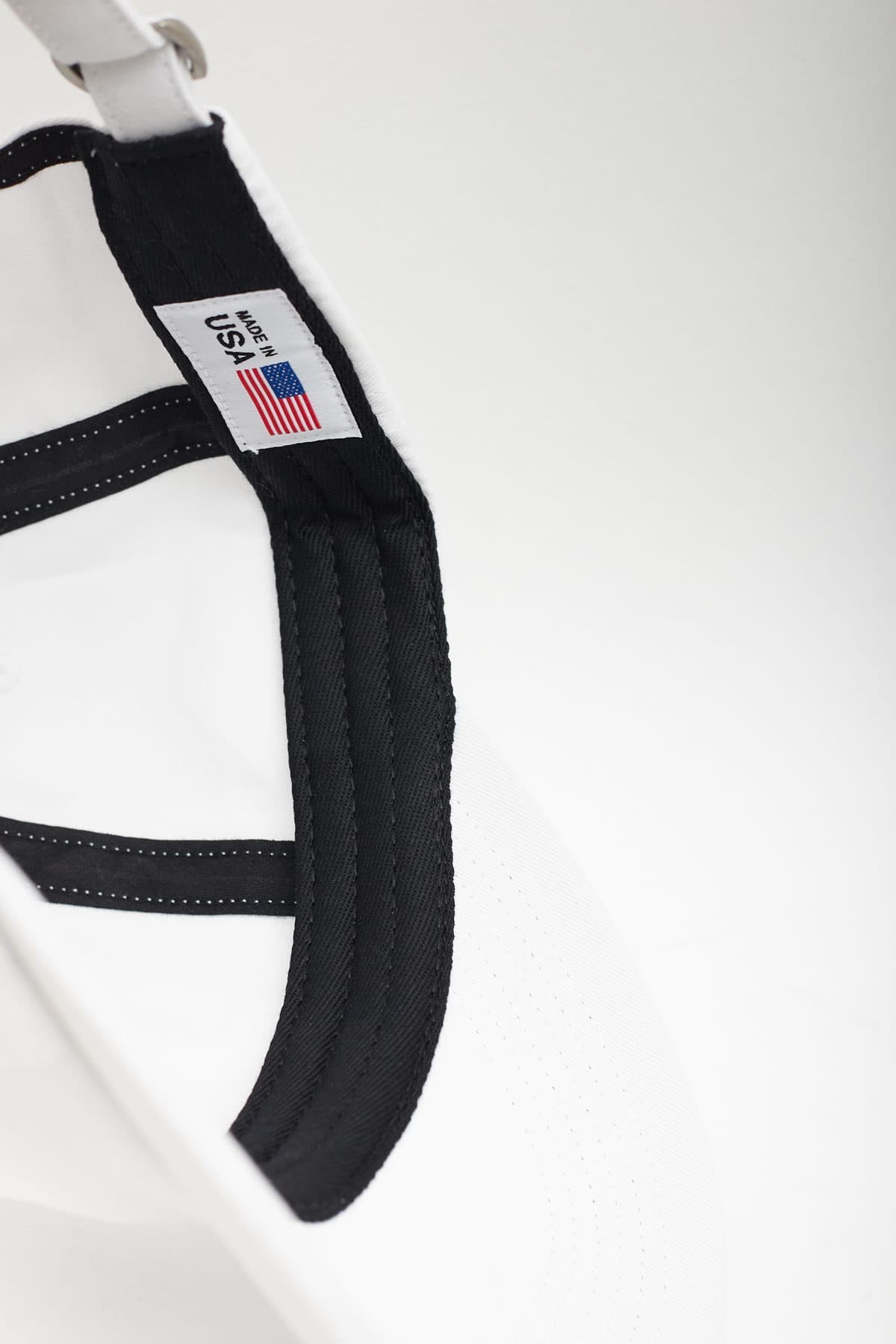 SUNFLOWER WHITE LOGO CAP IAMNUE