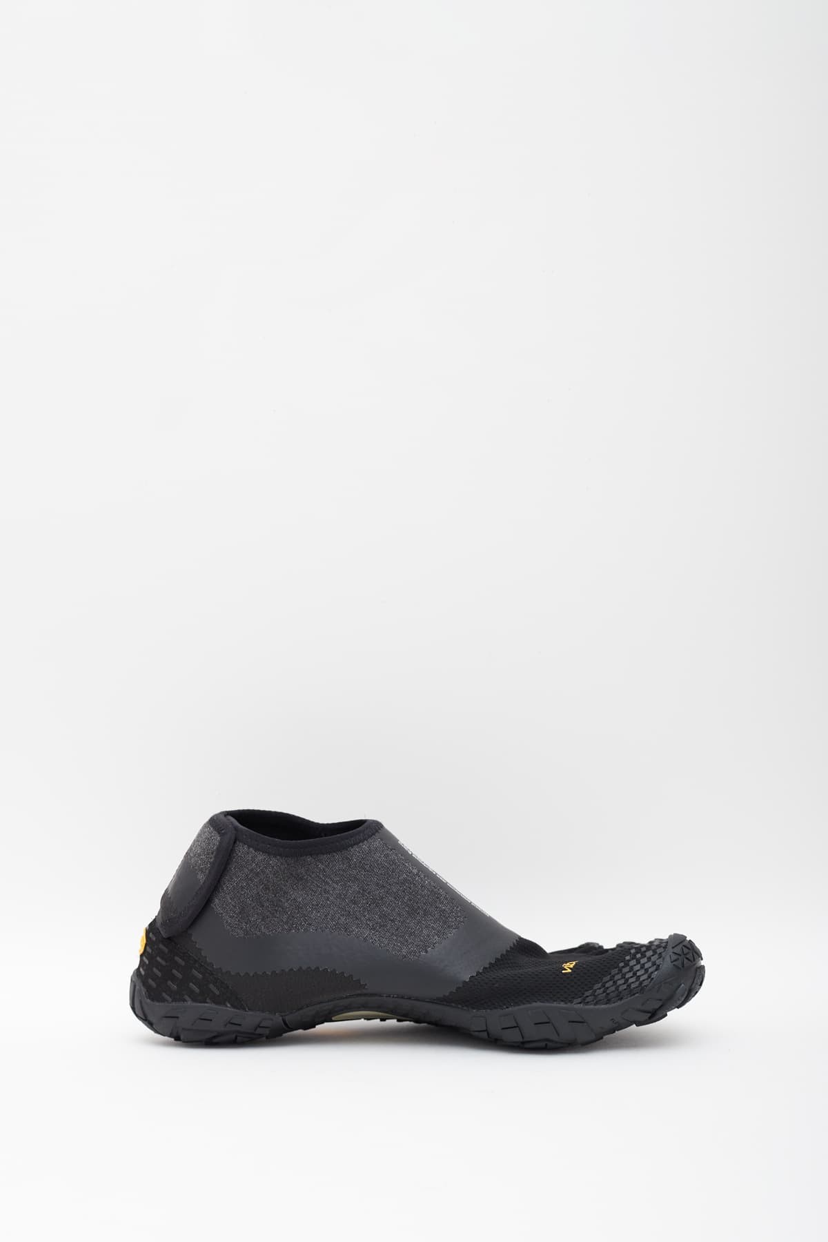 SUICOKE BLACK NIN-LO FIVE FINGERS SLIPPERS | IAMNUE