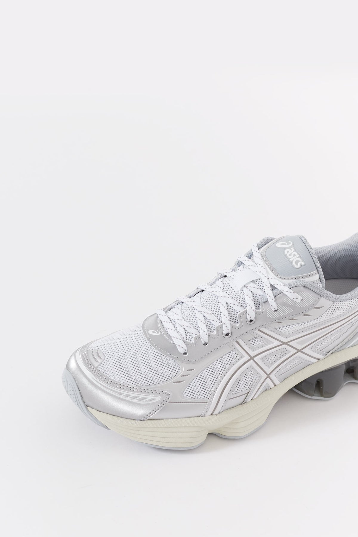 ASICS WHITE GEL KINETIC FLUENT SNEAKERS