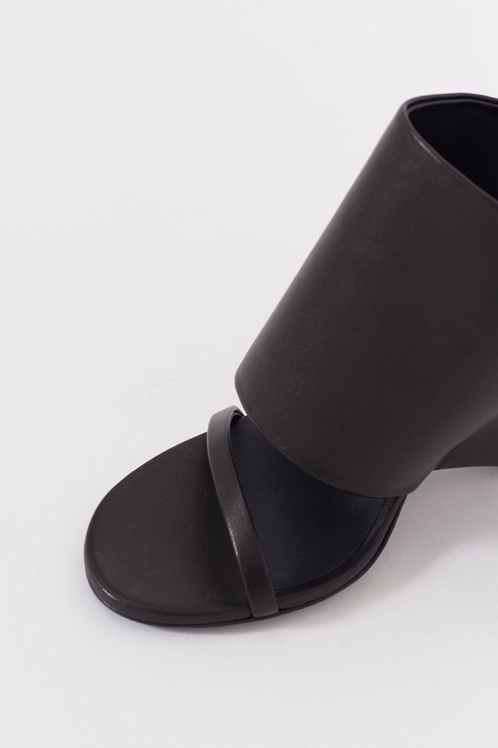COURREGES BLACK OBLIQUE WEDGED LEATHER SANDALS