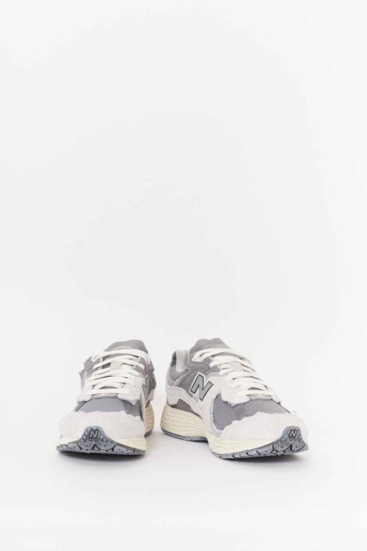 NEW BALANCE RAIN CLOUD 2002R SNEAKERS
