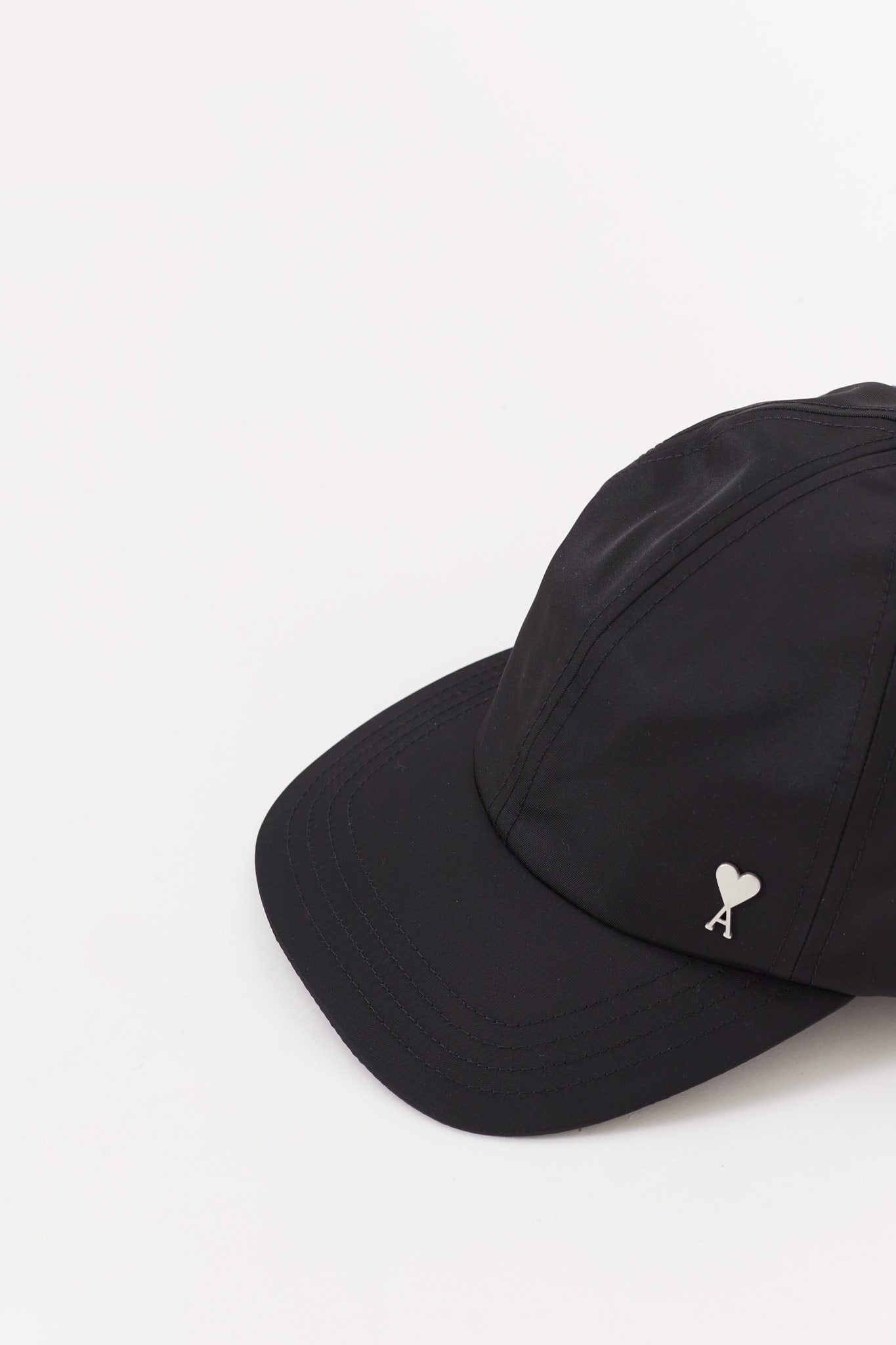 AMI NOIR AMI DE COEUR STUD CAP