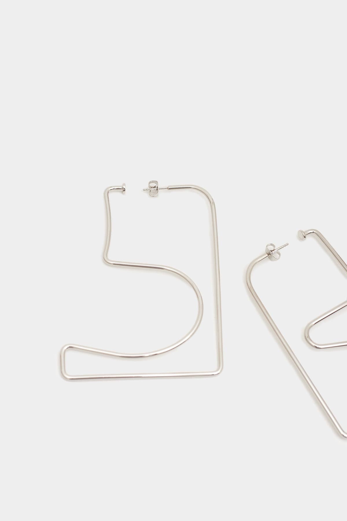 COURREGES SILVER MEDIUM AC METAL 8CM EARRINGS