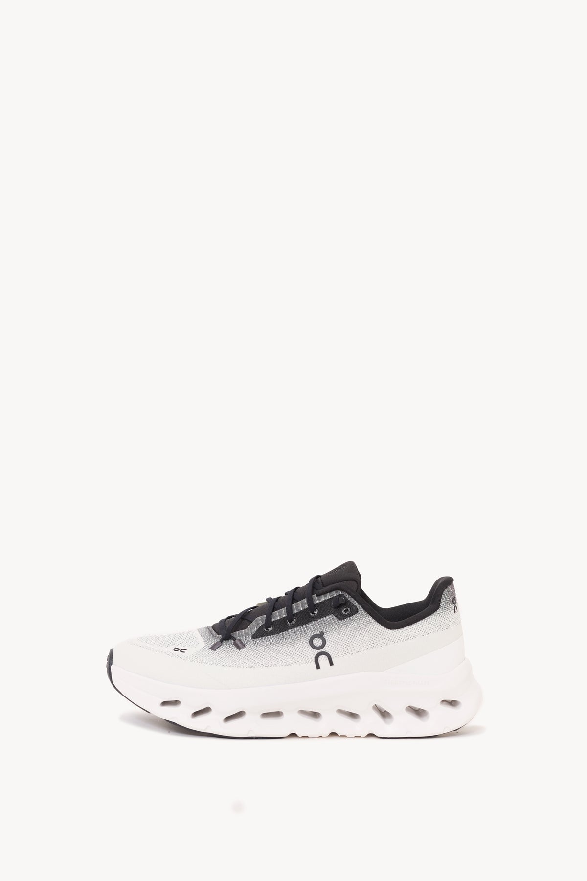 ON BLACK IVORY CLOUDTILT M SNEAKERS